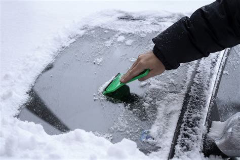 How To Remove Snow From Windshield