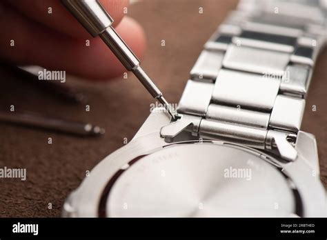 How To Remove Spring Bars From Watch