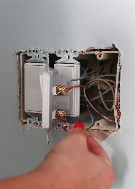 How To Remove The Wires From A Light Switch