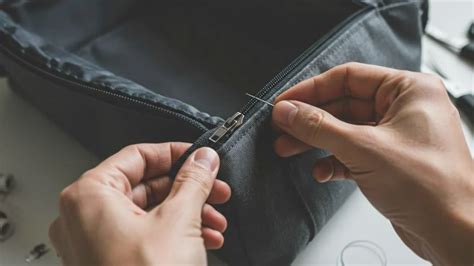 How To Replace A Zipper On A Bag