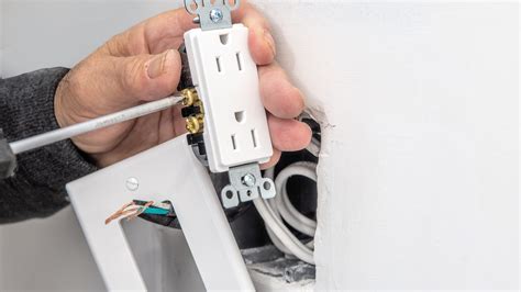 How To Replace An Electrical Socket