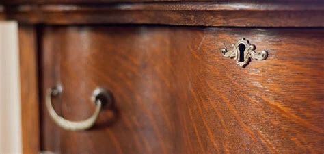 How To Replace Dresser Pulls