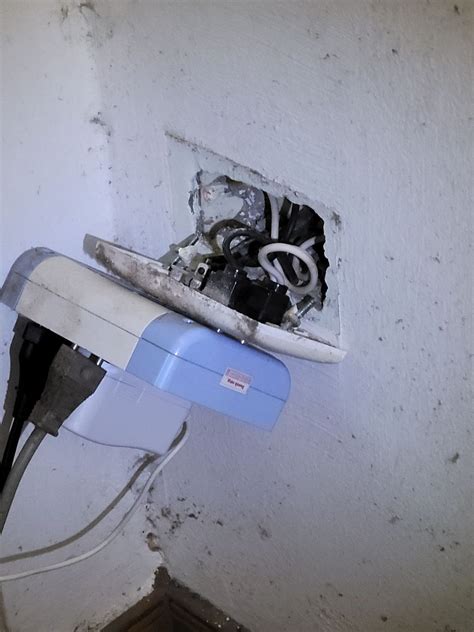 How To Replace Socket Back Box