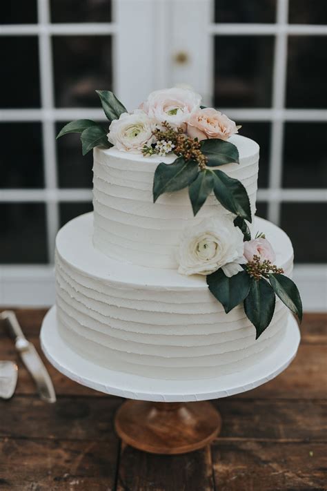 How To Stack A Small 2 Tier Cake