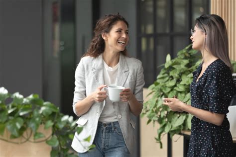 How to Start a Conversation with a Potential Client Aurosign