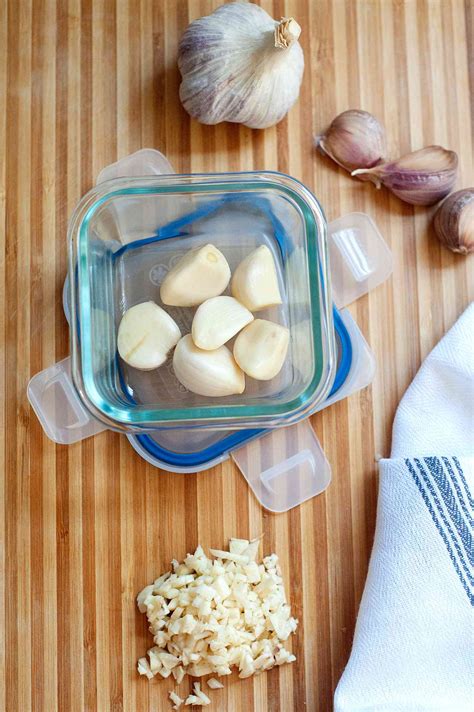 how to store fresh peeled garlic