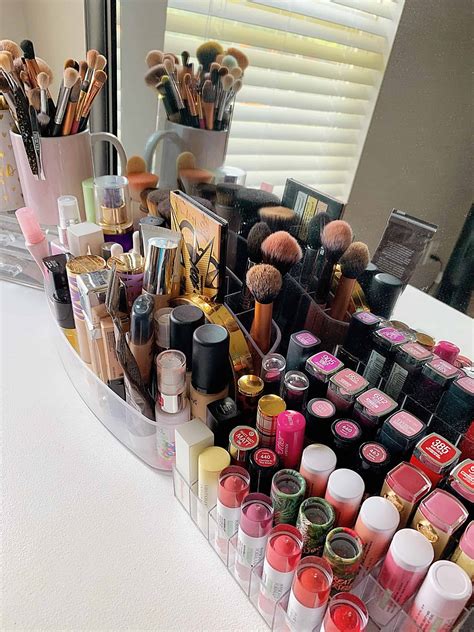 how to store makeup on vanity