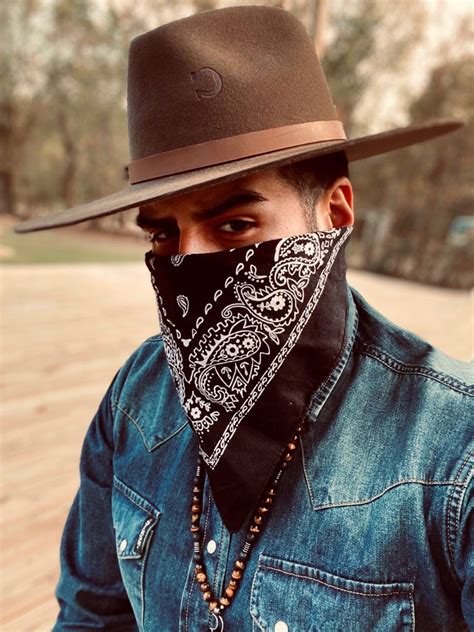 how to style a cowboy bandana