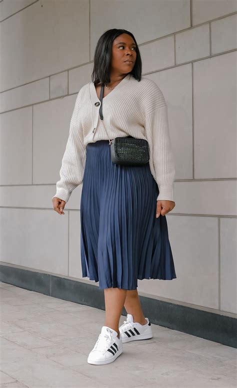 Street Style Guide to How to Wear a Pleated Skirt