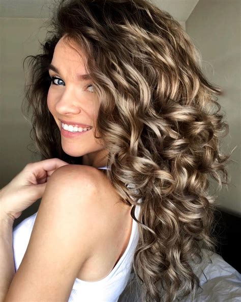 Free How To Style Very Wavy Hair Hairstyles Inspiration