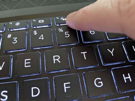 how to switch on pc keyboard light