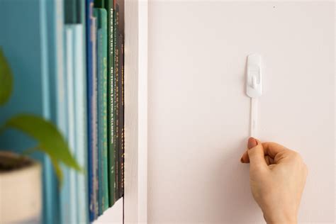 How To Take Off Command Hooks From Wall