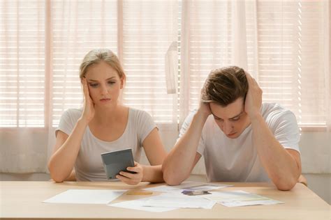 how to talk to someone with financial problems