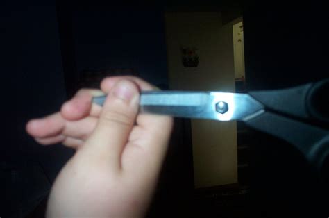 How To Throw Scissors