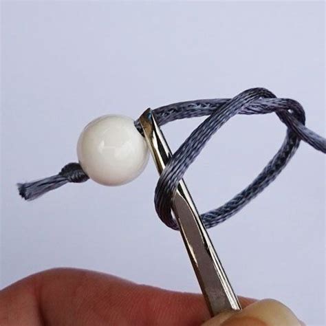 how to tie a bead knot