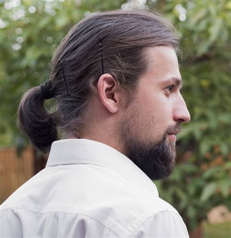 The How To Tie A Ponytail With Short Hair Man With Simple Style