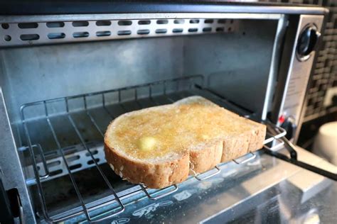 how to toast bread in toaster