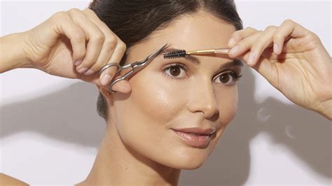 How To Trim Eyebrows With Comb
