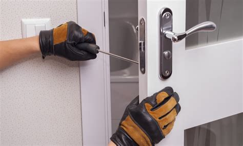 how to unlock a jammed house door lock