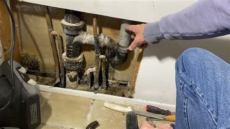 How To Unscrew Threaded Pipe