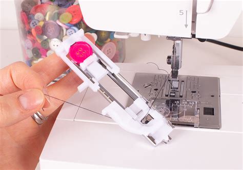 how to use a buttonhole maker