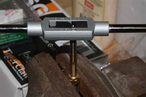 How To Use A Die To Repair Threads