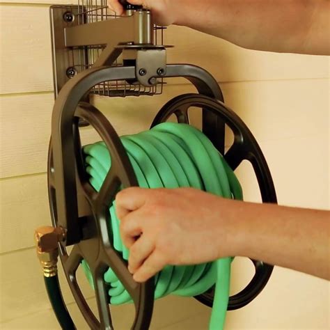 how to use a garden hose reel