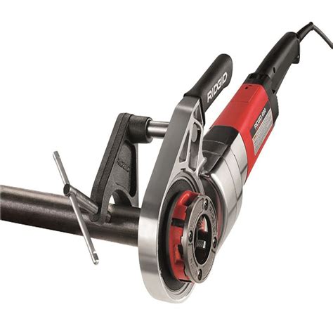 How To Use A Hand Held Pipe Threader