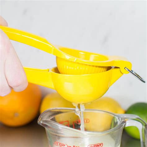 How To Use A Handheld Lemon Squeezer