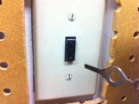 How To Use A Key Light Switch