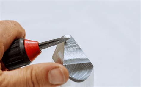 How To Use A Manual Deburring Tool