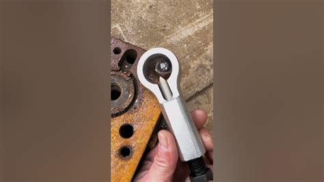 How To Use A Nut Splitter Tool