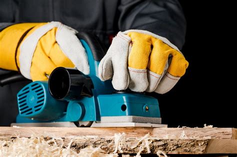 How To Use A Planer Tool