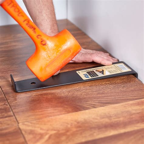 How To Use A Pull Bar On Laminate Flooring