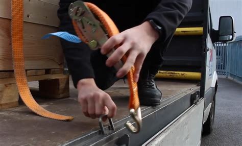 how to use a ratchet strap with s hooks