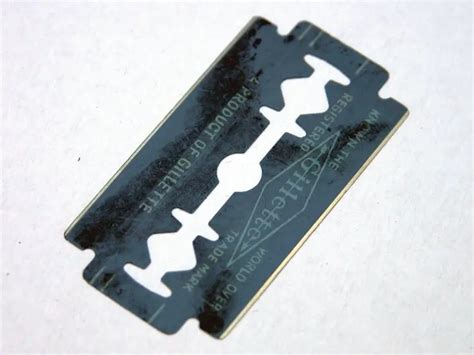 How To Use A Razor Blade