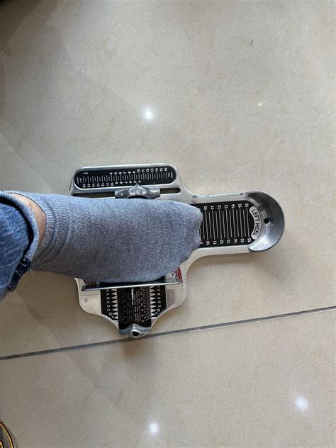 how to use brannock device to get shoe size