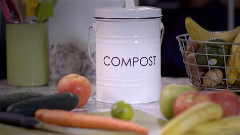 How To Use Compost Bin Rust