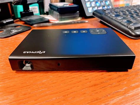 How To Use Elephas Projector With Iphone