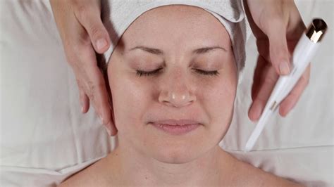 how to use flawless dermaplane