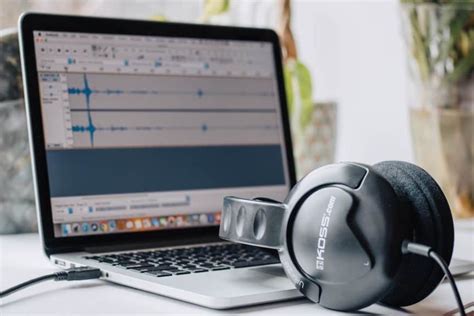 How To Use Headphones As Input And Output