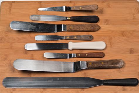 How To Use Icing Spatula