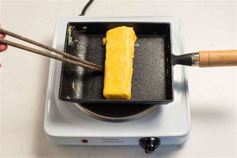 How To Use Rolled Omelet Pan