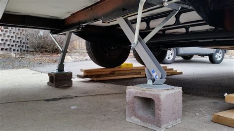 How To Use Stabilizer Jacks On Rv