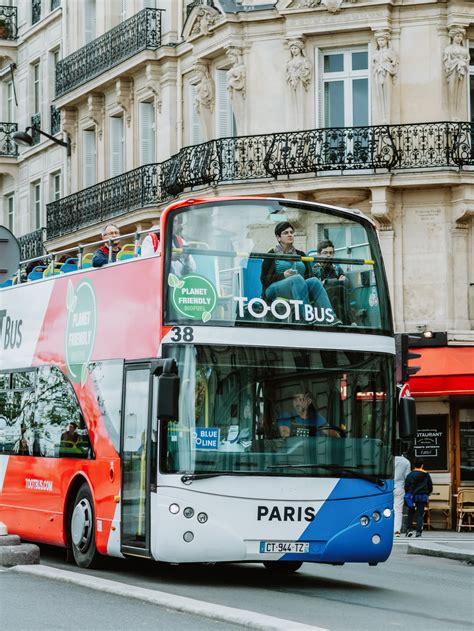 how to use the hop on hop off bus in paris