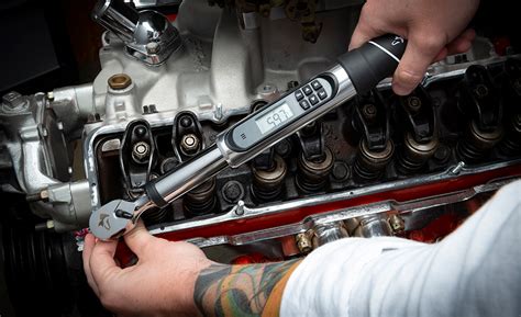 How To Use Torque Wrench With Dial