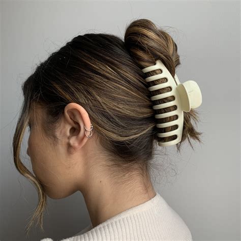 Stunning How To Use Yoga Claw Hair Clip Trend This Years