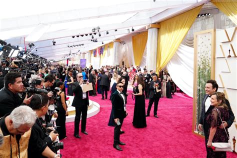 how to watch oscars red carpet