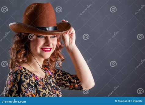 Fresh How To Wear A Cowboy Hat With Curly Hair Trend This Years