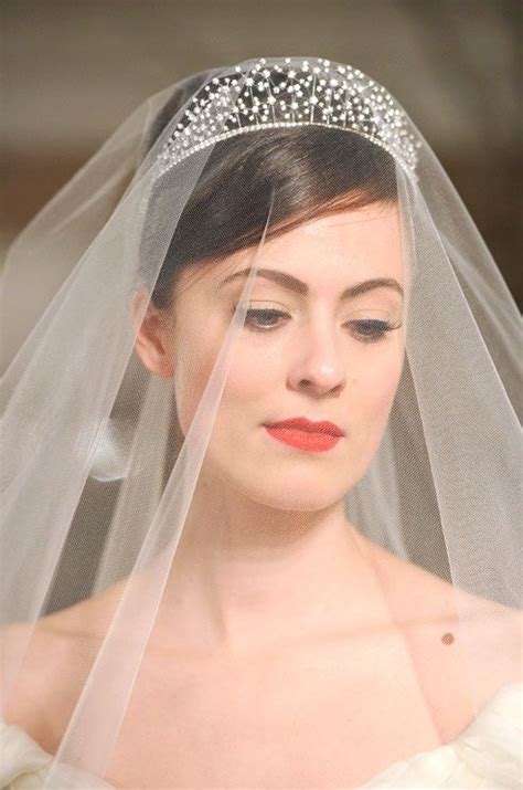 Unique How To Wear A Veil With A Tiara With Simple Style